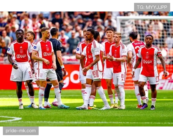 阿贾克斯新星闪耀赛季首战，助球队强势开局