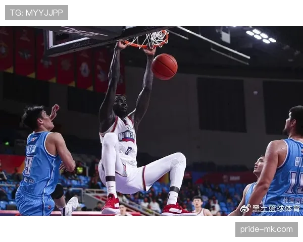 特纳挡拆制造错位致命防守提升球队内线效率