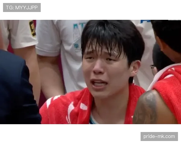 杨瀚森今晚又是场上冷面王，场外却被爆豪宅钥匙随手一甩？