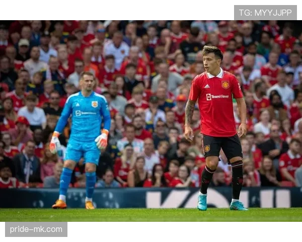 曼联防守体系漏洞问题延续，对关键阶段成绩稳定性形成制约